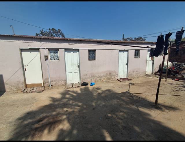 11 BEDROOM HOUSE FOR SALE IN VEREENIGING CENTRAL